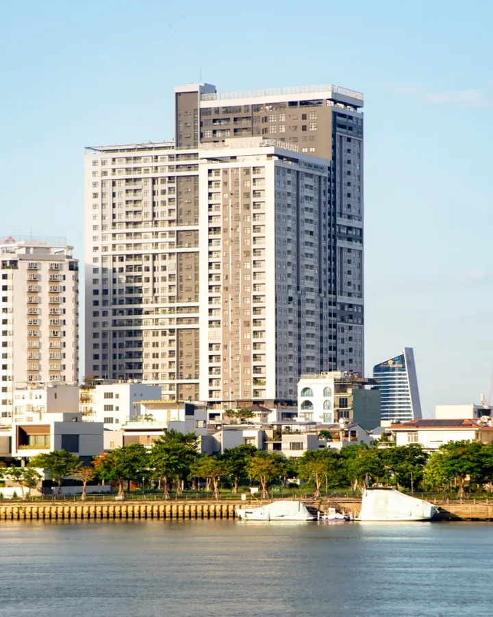 Đường hẻm trước nhà